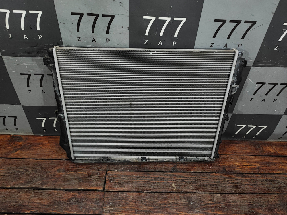 Радиатор двигателя Mercedes E-Class (W213) 16-нв Б/У Оригинал A0995007100