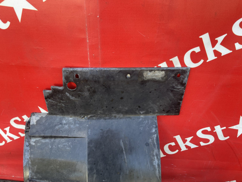 Подкрылок передний правый