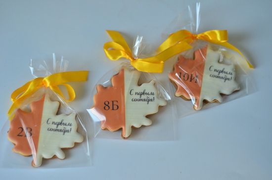 Пряник кленовый лист на 1 сентября