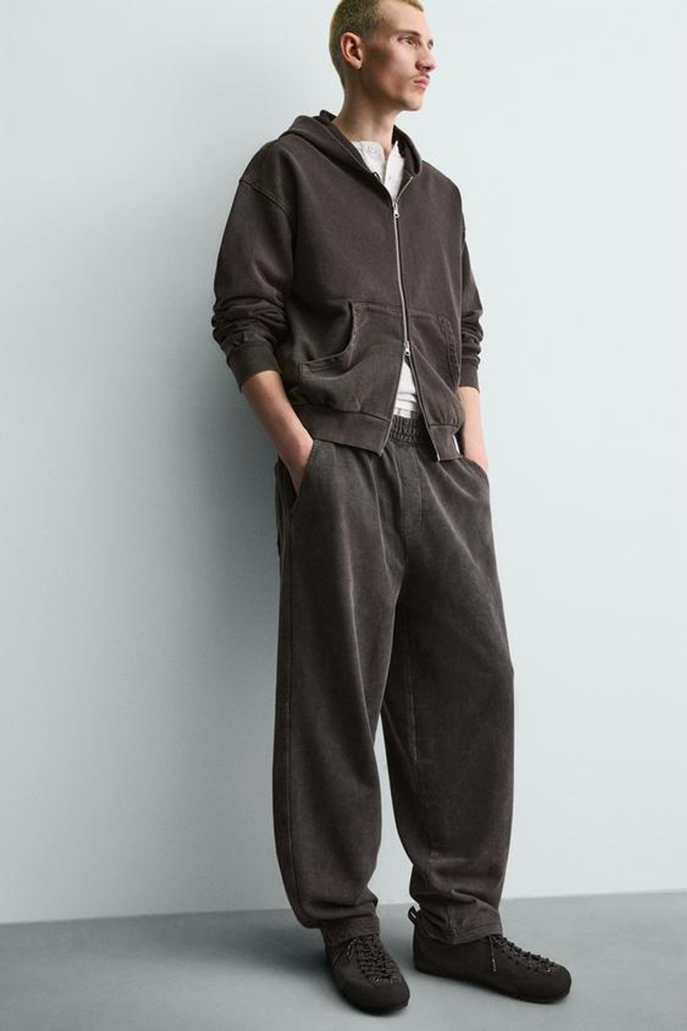 ZARA ДЖОГГЕРЫ BALLOON FIT С ЭФФЕКТОМ ПОТЕРТОСТИ, ТЕМНО-КОРИЧНЕВЫЙ