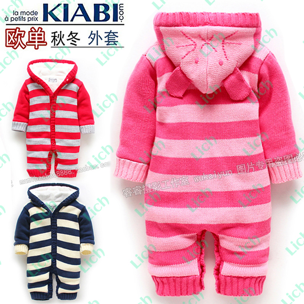 Комбинезон в полоску с капюшоном