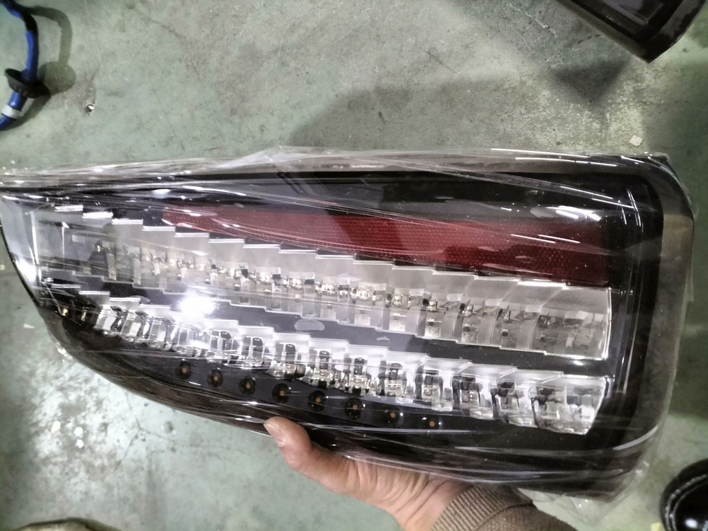 Задний фонарь (стоп, габарит) Cadillac SLS