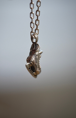 Кулон на цепочке "Хоккейный конёк победителя" (размер L)