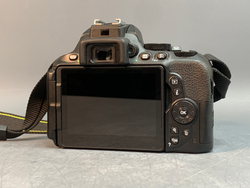 Nikon D5600 Kit AF-P 18-55mm VR 6.500 кадров