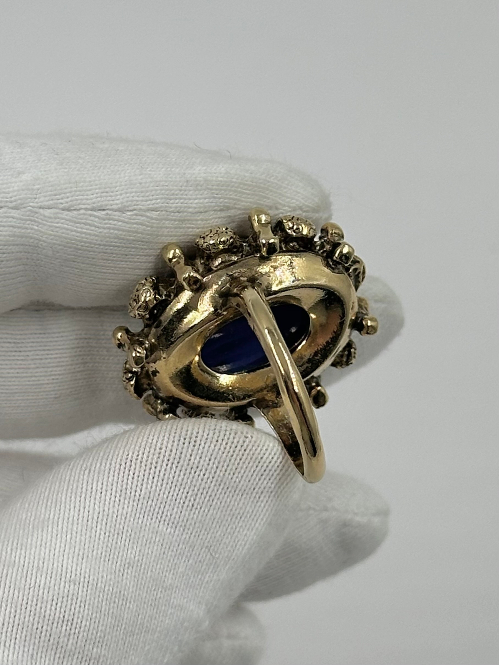 Кольцо с синей вставкой