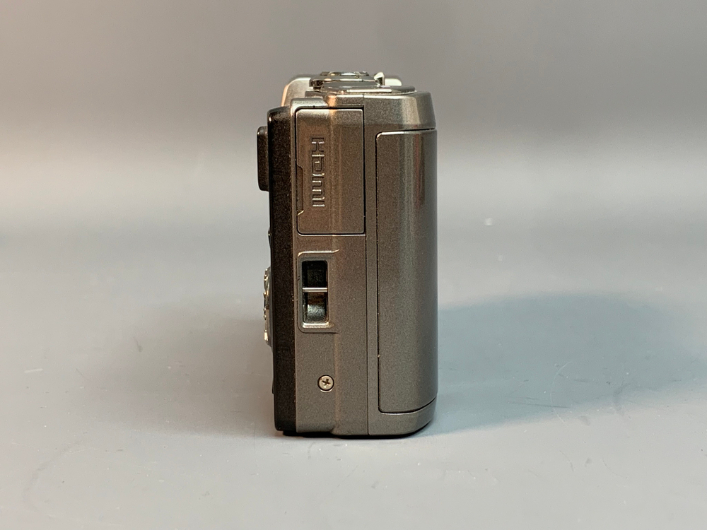 Olympus SZ-20 крышка аккумулятора не закрывается