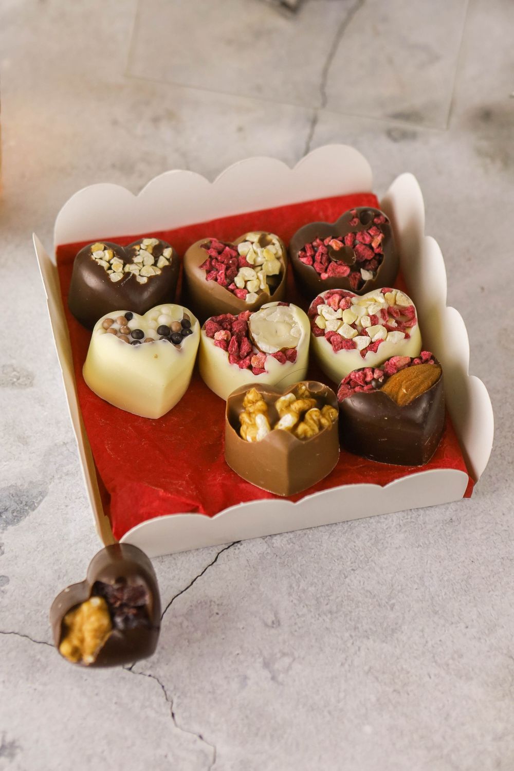 Конфеты "сердечки" с орехами, ягодами