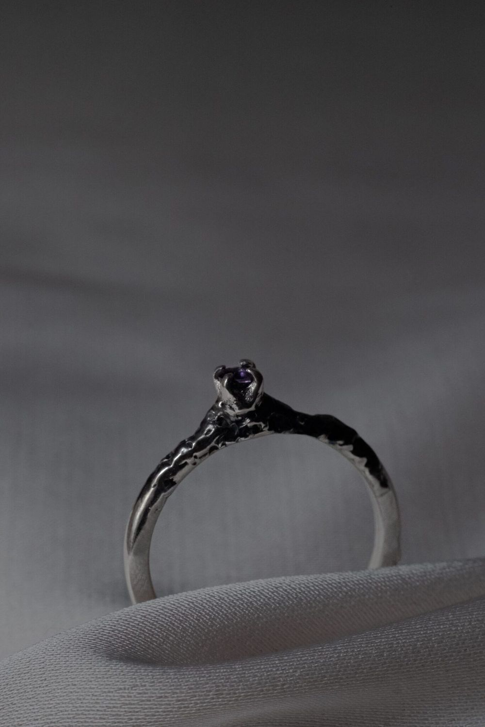 Кольцо Асфальт с голубым топазом