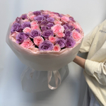 Букет из розо- сиреневых роз 40 см - 51 шт в упаковке