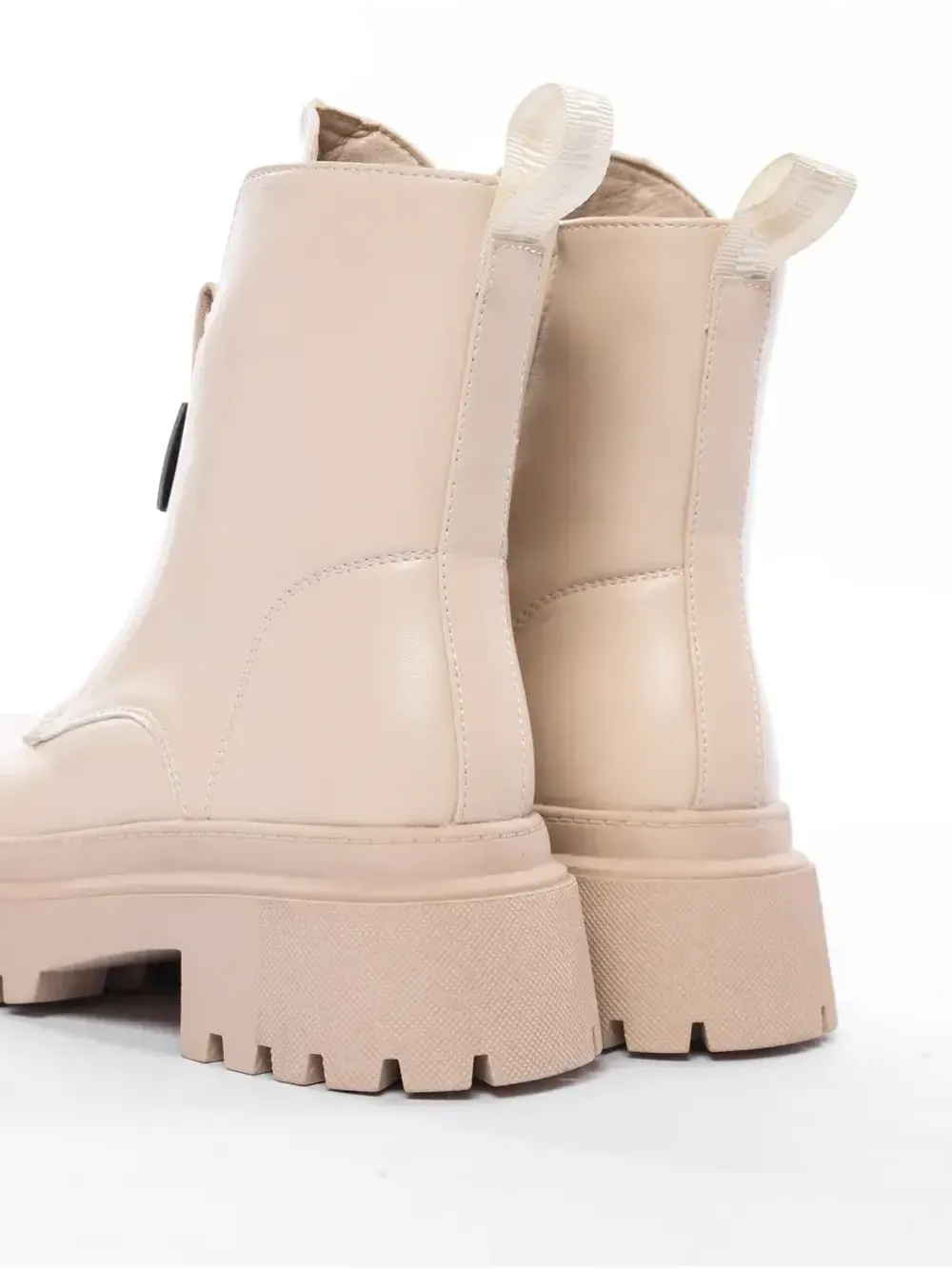 Зимние ботинки на высокой платформе