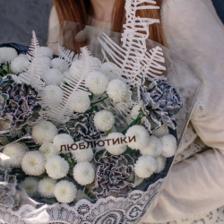 115. Кружевной черно-белый букет