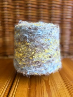 Пряжа  декоративная с ворсом и шишибриками