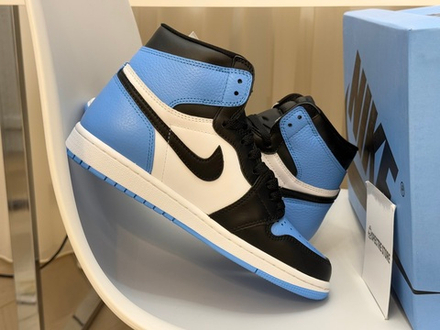 Air Jordan 1 Retro High OG UNC Toe
