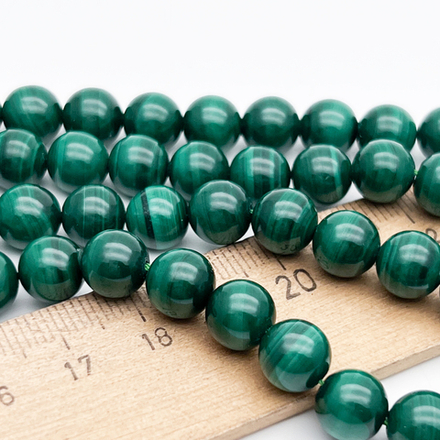Малахит бусины, диаметр около 8,4-8,5 мм, цена за набор 11 бусин (1/4 нити)