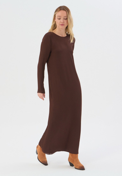 Платье жатка с открытой спиной коричневое