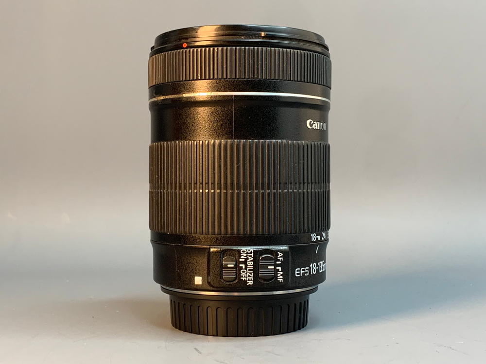 Canon EF-S 18-135mm пыль внутри передней линзы