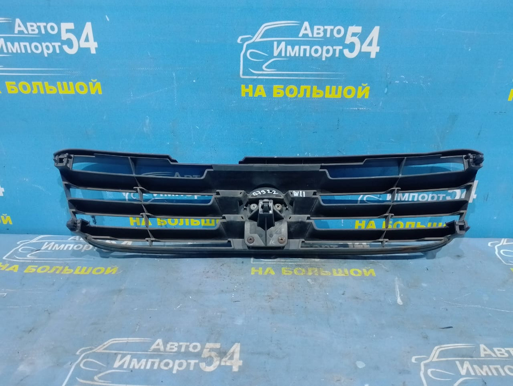 Решетка радиатора NISSAN AVENIR 2000-2005