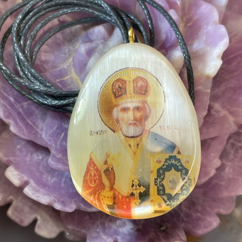 49746  Селенит оберег кулон Николай чудотворец 32*45мм