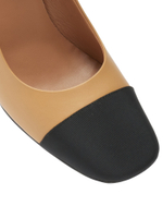 Женские комбинированные туфли бежевые с черной отделкой