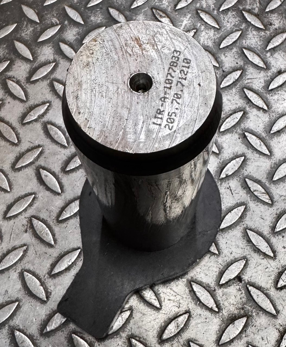 Палец 205-70-71210