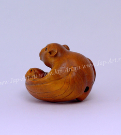 Нэцкэ Летучая мышь и детеныш