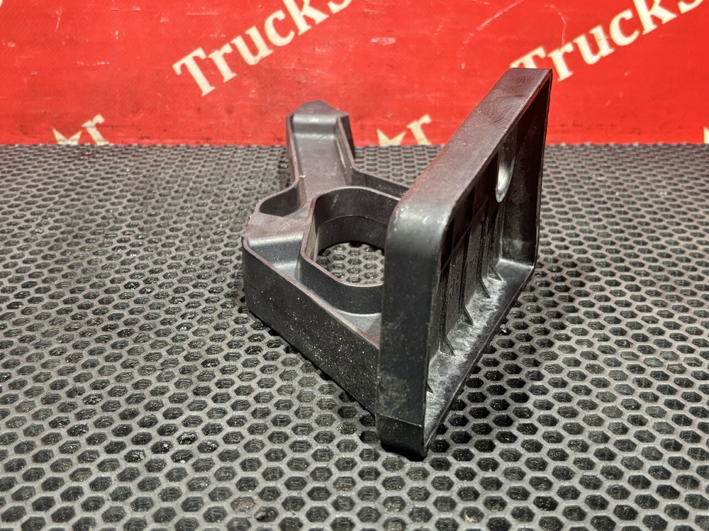 Кронштейн солнцезащитного козырька правый