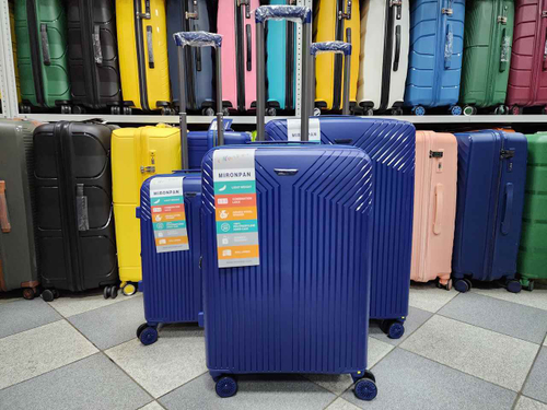 Чемодан Средний (М) полипропилен "Mironpan" съёмные колёса