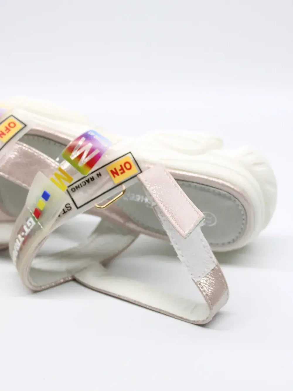 Босоножки «Mismatched shoes» (несовпадающая обувь)