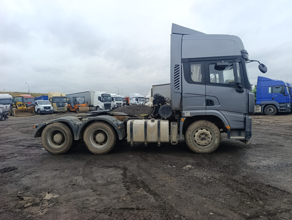 Shacman (Shaanxi) SX* 6x4 Седельный тягач SX42584V324 (Дизельный, 11,6 л, 423 л.с., МТ)
