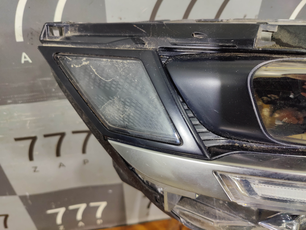 Фара правая LЕD Kia Carnival 4 (KA4) 20-нв Б/У Оригинал 92102R0200