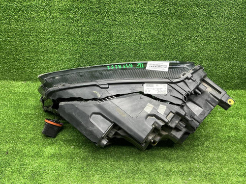 Битая Фара правая Skoda Karoq (2017-2021) LED