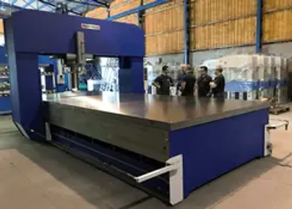 Электромеханическая гильотина Rollbend RGS 2050x5