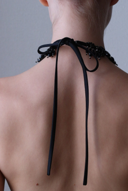 Ободок-чокер с черными каплями