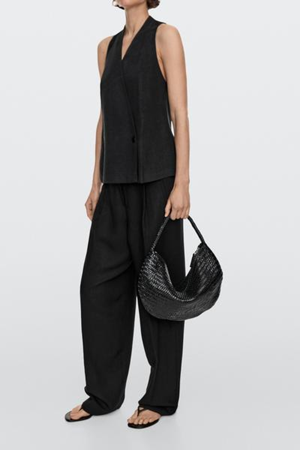 Massimo Dutti Плетеная кожаная сумка в форме полумесяца, черный