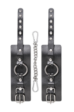 Черные наручники из толстой натуральной кожи с люверсами