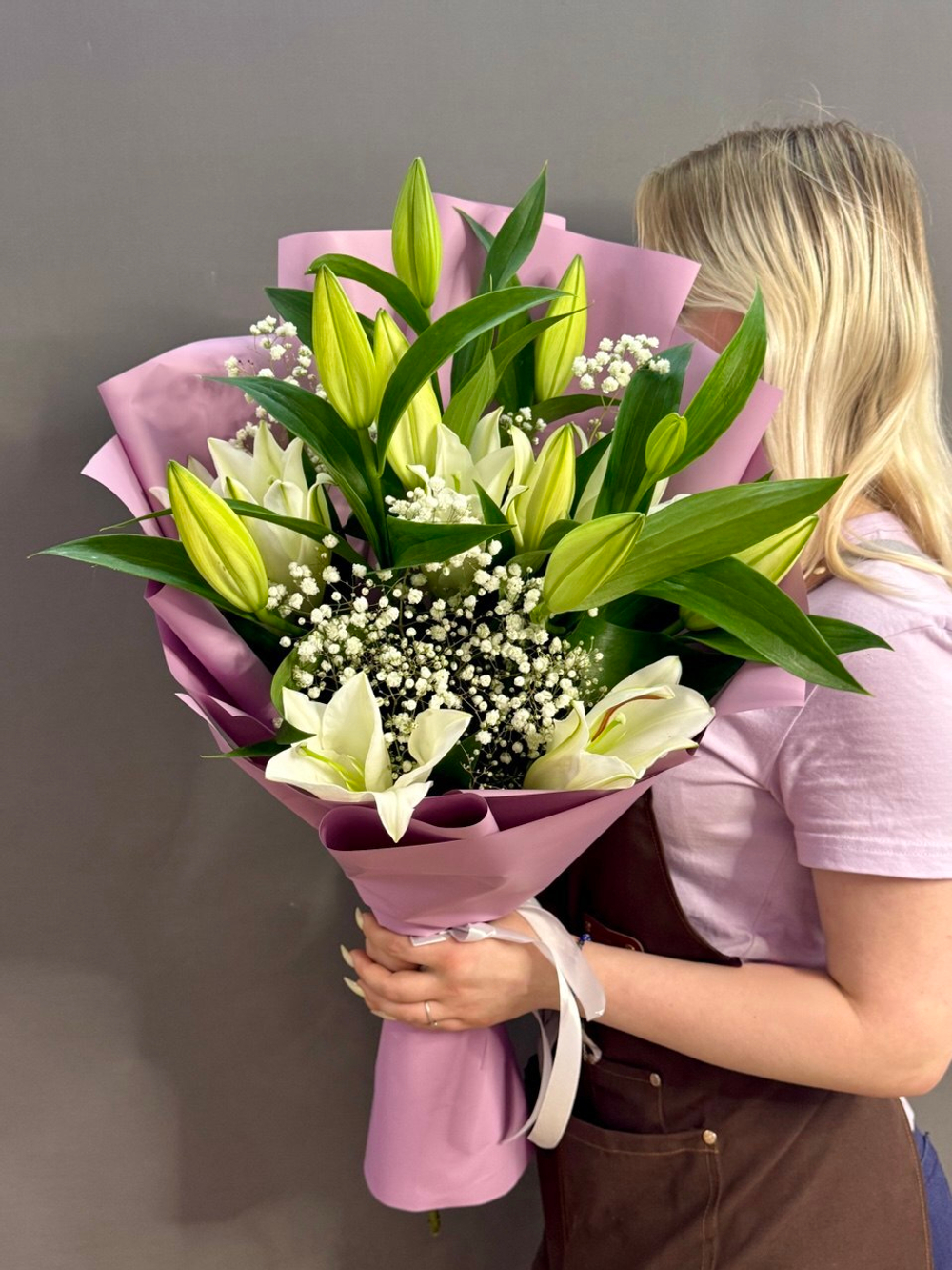 Букет с 3 белыми лилиями