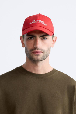 ZARA КЕПКА С ВЫШИТОЙ НАДПИСЬЮ, КРАСНЫЙ