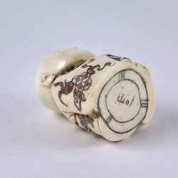 Нэцкэ Мальчик Карако в кимоно