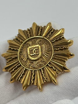 Брошь в виде Ордена Chanel