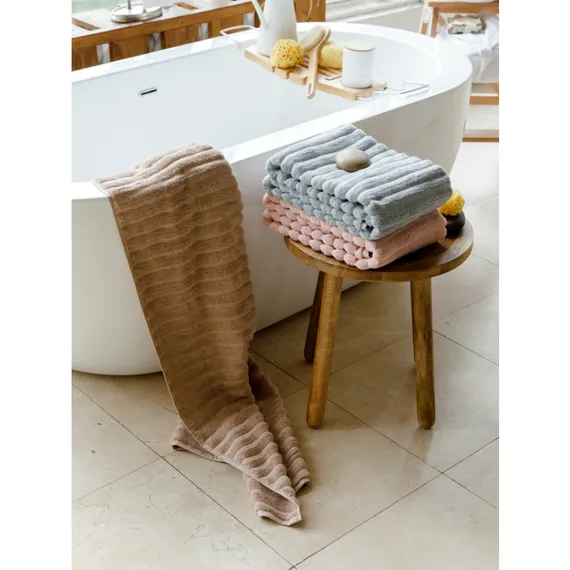 Полотенце банное Waves серого цвета Essential, 70х140 см