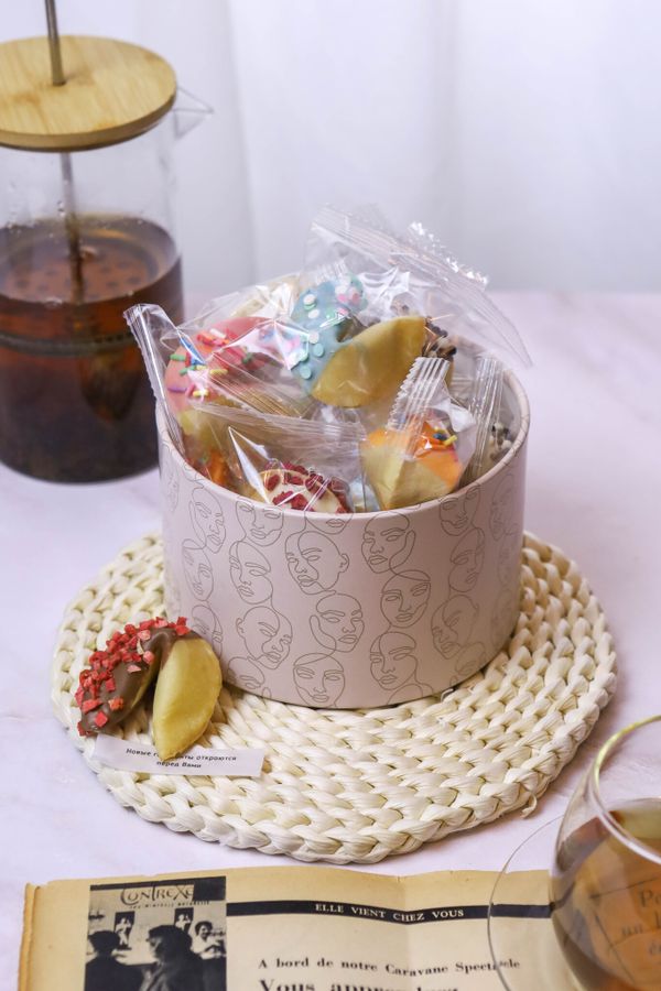 Печенье с предсказаниями с декором