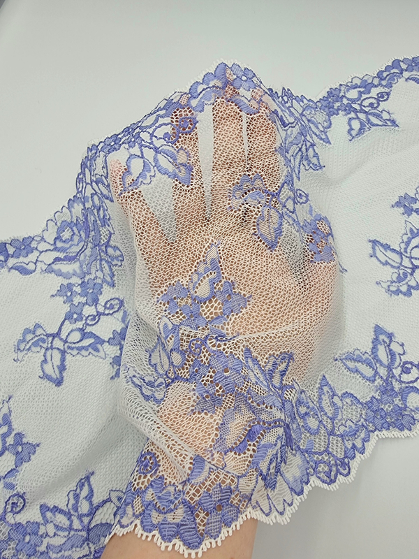 Кружево эластичное белый/незабудка К648