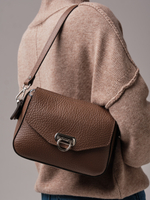 Женская сумка кросс-боди Azaro коричневый какао соло