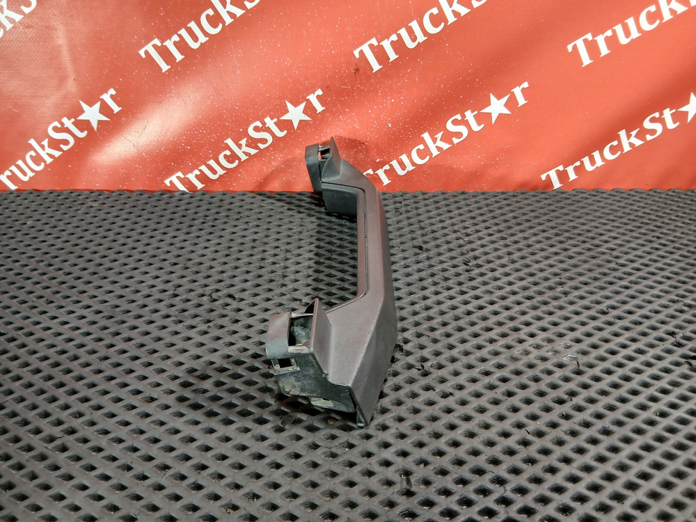 Ручка решетки радиатора правая