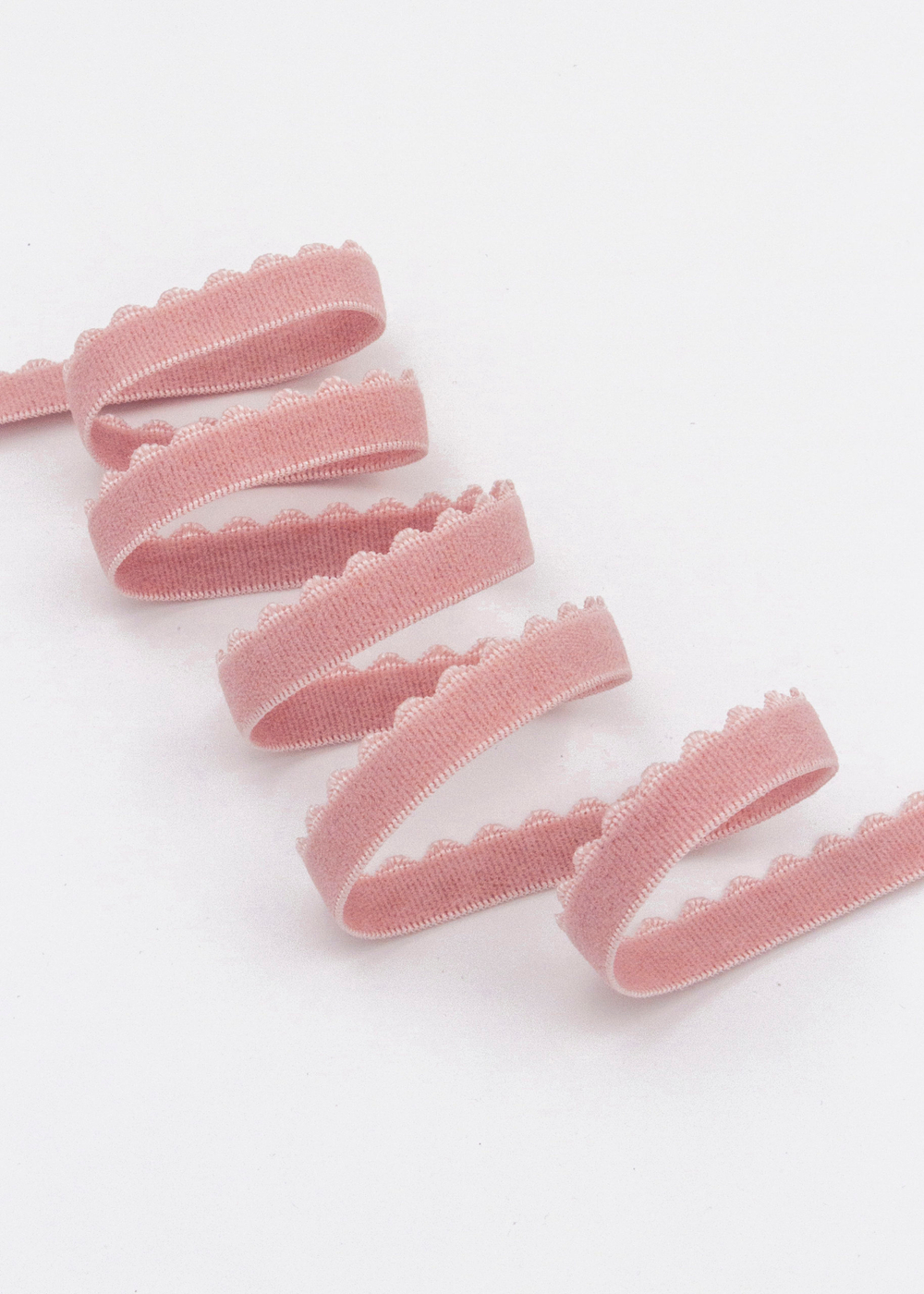 Резинка отделочная карамельно-пудровая ажурная ширина 11 мм с учетом фестона