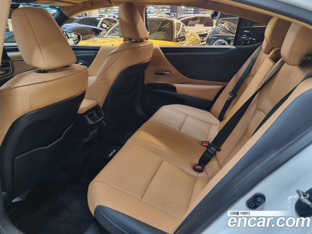 Lexus ES300h 7 Generation Luxury Plus (03.2023)