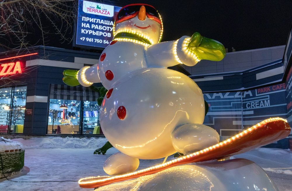 Уличная фигура "Снеговик Сноубордист"