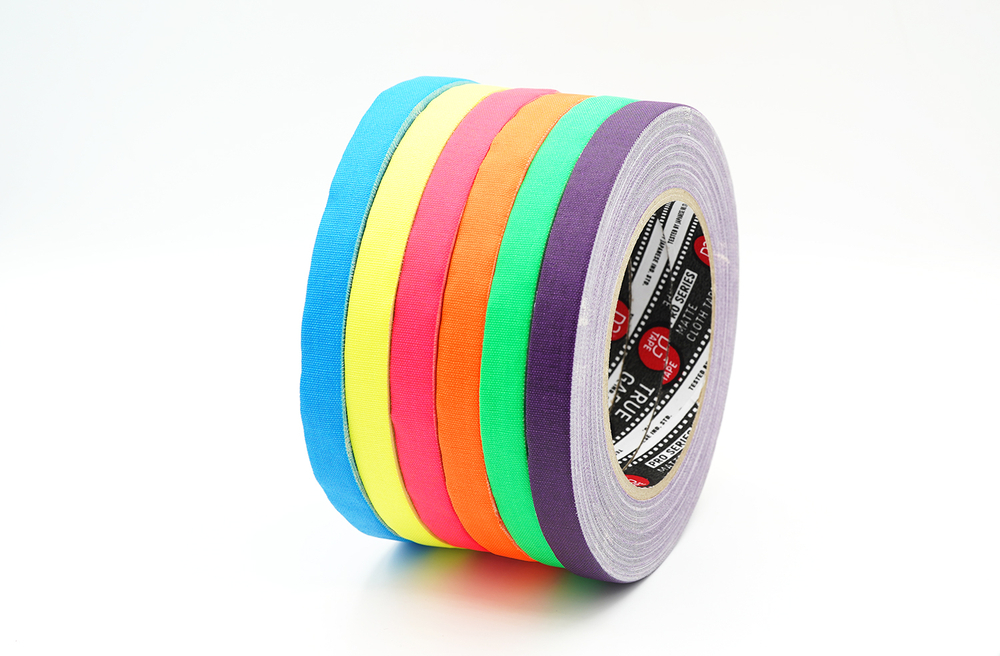 Профессиональный тейп 120mesh @trueGAFF 12мм/25м - Ярко Оранжевый (Светится в ультрафиолете) на тканевой основе для киносъемок и сцен тип Gaffer Pro tape