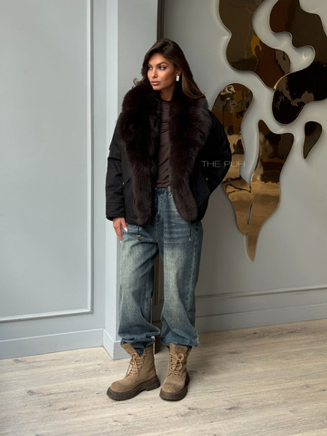 Черная пуховая парка с мехом лисы