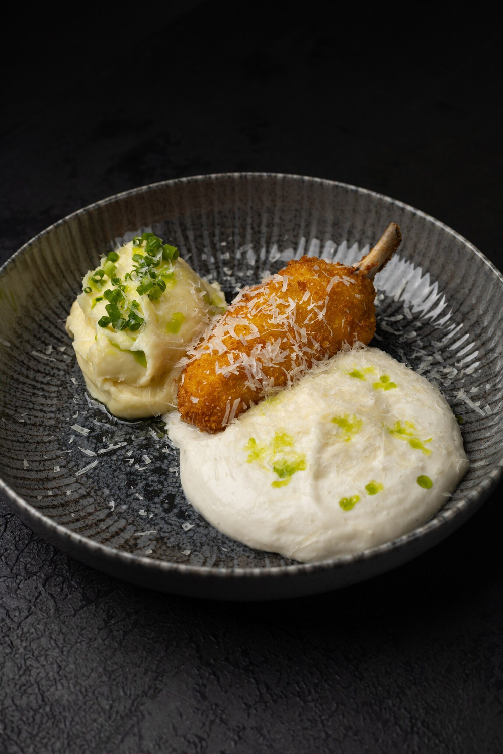 Куриная котлета с муссом из Пармезана и картофельным пюре